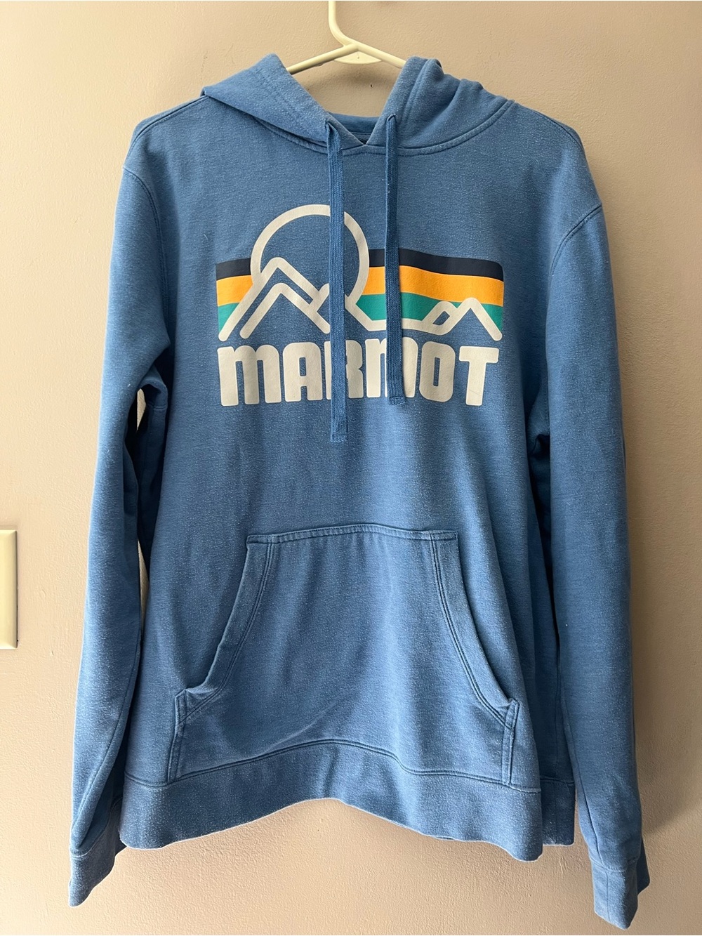 Marmot sz Lg Men’s coastal hoodie mid weight in blue with mountain design.